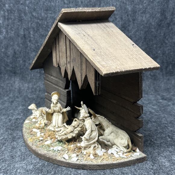 Vtg Italian Nativity Scene Handcrafted Collectible Unique Roofline Wooden Stable - Picture 4 of 14